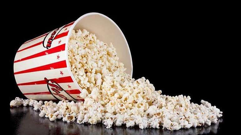 Uma pipoca grande de cinema, de 250 gramas, pode ter cerca de 5 gramas, quase a quantidade total de consumo de sal recomendado por dia