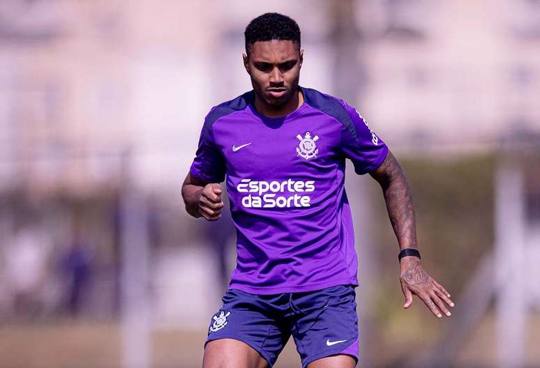 Vitinho ainda aprimora forma f&iacute;sica no Corinthians &ndash;