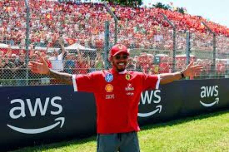 Lewis Hamilton diante a torcida italiana em 2025 
