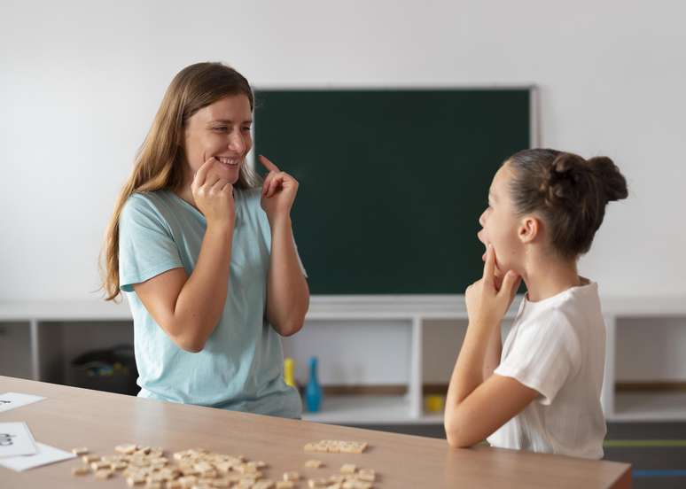 Can nervousness cause stuttering? Phaon replies