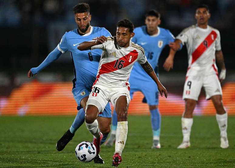 Uruguai e Peru mediram for&ccedil;as na noite desta quinta-feira, no Centen&aacute;rio em Montevid&eacute;u &ndash;