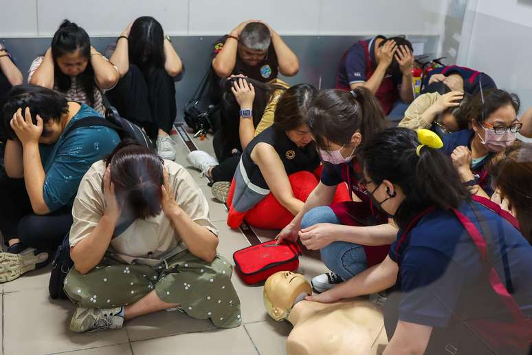 Treinamento inclui simula&ccedil;&otilde;es de ataques e realiza&ccedil;&atilde;o de primeiros-socorros