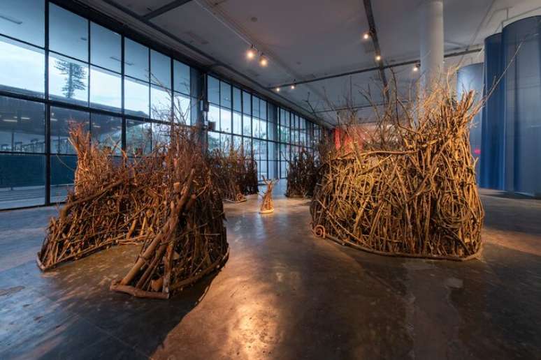 Instala&ccedil;&atilde;o de Sallisa Rosa na 36&ordf; Bienal de S&atilde;o Paulo.