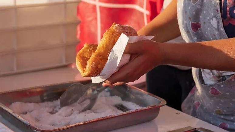 A pizza frita &eacute; outra tradi&ccedil;&atilde;o de N&aacute;poles
