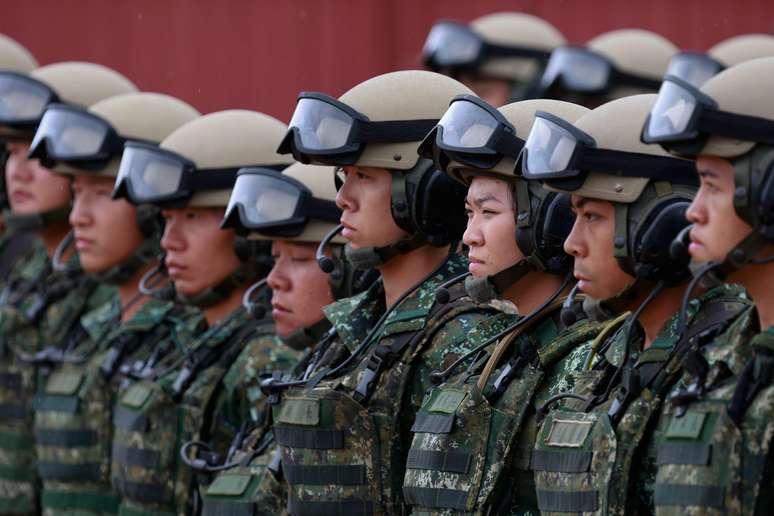 Taiwan aumentou os pagamentos e benef&iacute;cios militares, al&eacute;m de introduzir treinamentos mais rigorosos