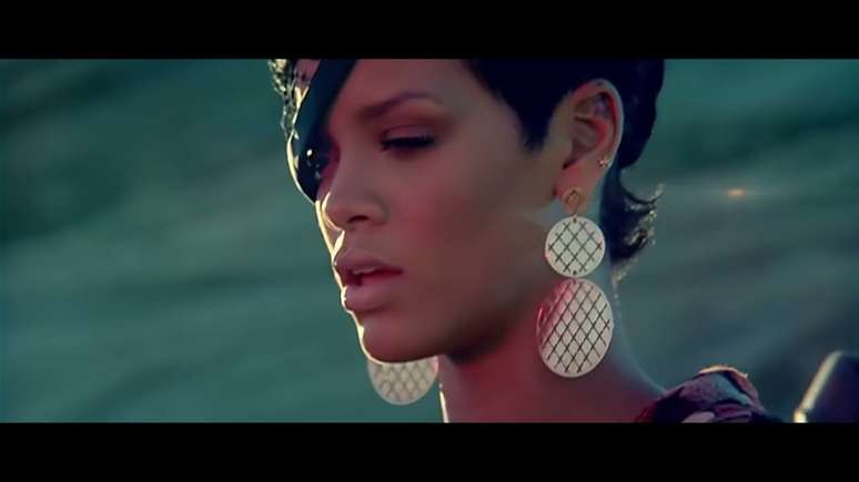Rihanna no clipe de "Rehab" 