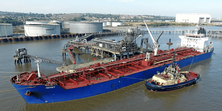 O navio "Guru", alvo de san&ccedil;&otilde;es por supostamente fazer parte da 'frota fantasma', foi recebido no Porto de Paranagu&aacute; em maio