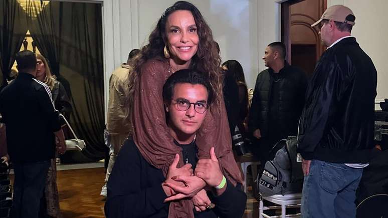 Ivete Sangalo abre o jogo sobre cuidar da imagem do filho de 15 anos