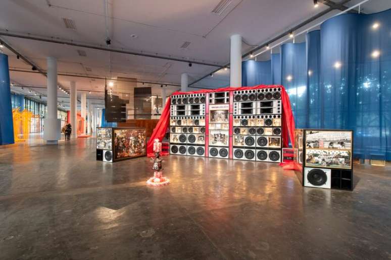 Instala&ccedil;&atilde;o de G&ecirc; Viana na 36&ordf; Bienal de S&atilde;o Paulo .