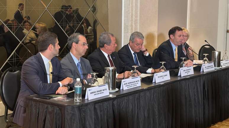 Empres&aacute;rios brasileiros durante a audi&ecirc;ncia p&uacute;blica do USTR nos EUA