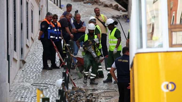 Socorristas no local do acidente