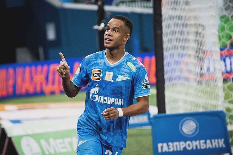 Corinthians descobriu erro no contrato de venda do atacante Pedro, ao Zenit &ndash;