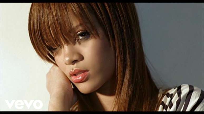 Rihanna no clipe de "Unfaithful" 