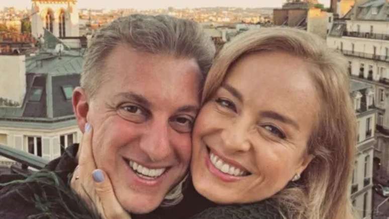 Vaza ban imposed by Luciano Huck and Angelica in celebration at the residence of the couple Vaza ban imposed by Luciano Huck and Angelica in celebration at the residence of the couple