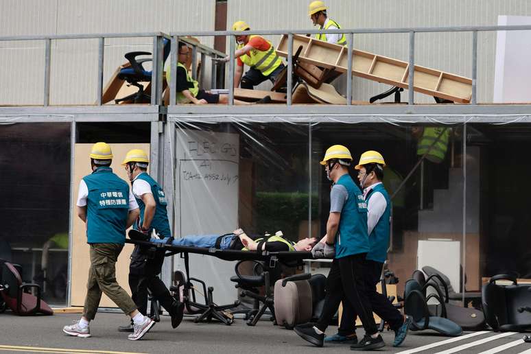 Exerc&iacute;cios de evacua&ccedil;&atilde;o e resgate de pessoas feridas s&atilde;o feitos anualmente em Taiwan