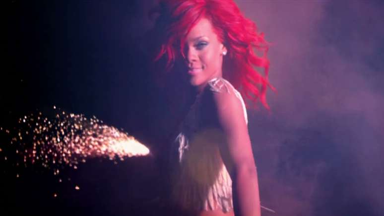 Rihanna no clipe de "Only Girl (In the World)" (