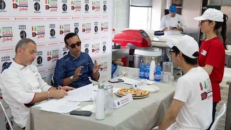 Chefes treinados pela AVPN devem atender aos padr&otilde;es exatos da associa&ccedil;&atilde;o para fazer a "verdadeira" pizza