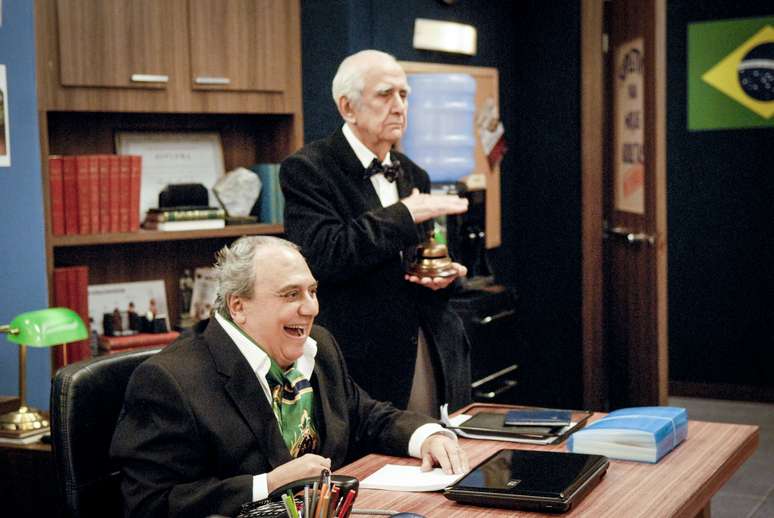 Professor (Agildo Ribeiro) e M&uacute;mia (Pedro Farah)