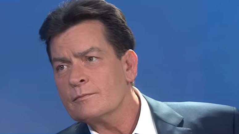 Charlie Sheen, protagonist of two and a half men, speaks for the first time of relationships with other men