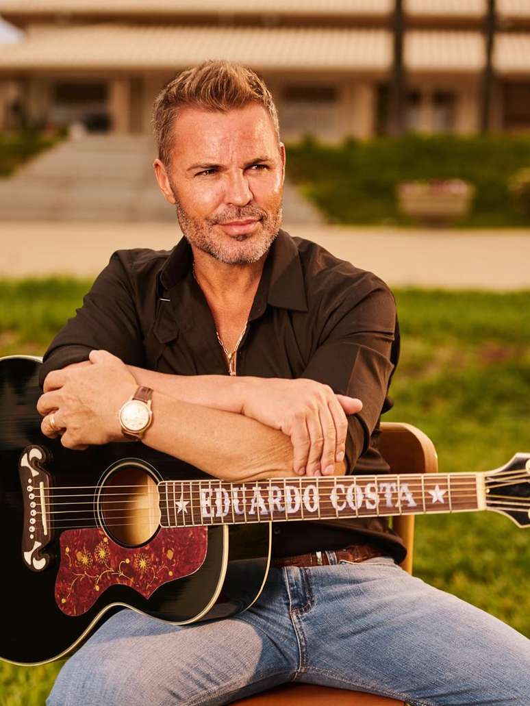 Eduardo Costa revelou que fez transplante ap&oacute;s seu cabelo cair por causa de uso de horm&ocirc;nio