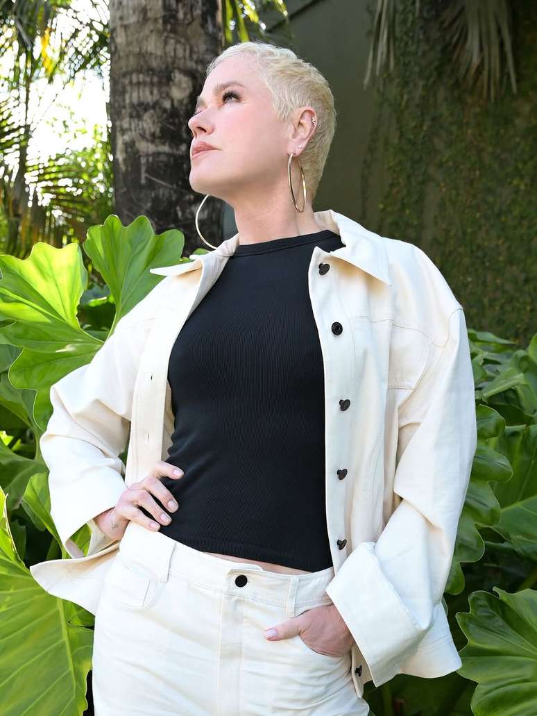 Xuxa Meneghel, fez procedimentos capilares por causa de sua autoestima