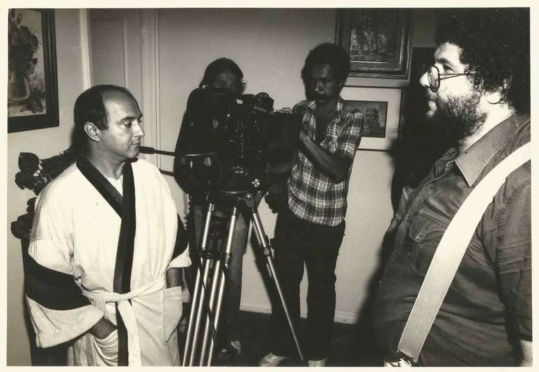 Silvio Tendler durante as filmagens de O Mundo M&aacute;gico dos Trapalh&otilde;es.
