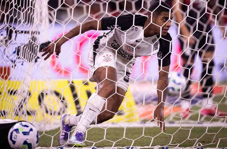 Corinthians venceu o Athletico no jogo de ida &ndash;