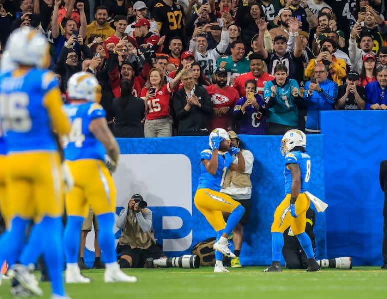 NFL: the chargers overcome most of the garments in the stands and dominate to win in San Paolo