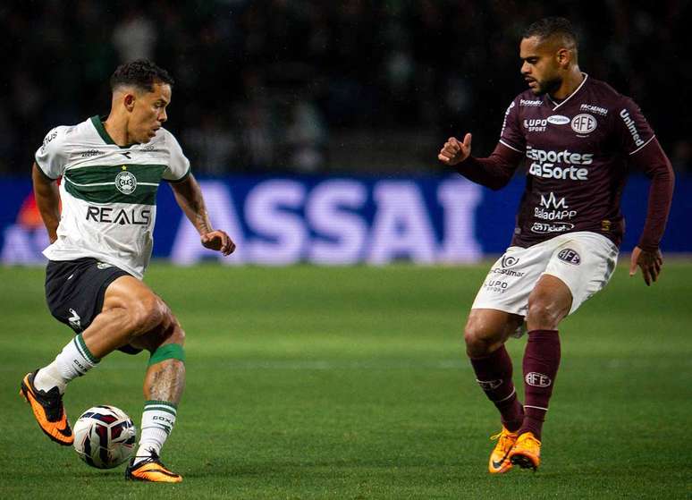 Coritiba e Ferrovi&aacute;ria mediram for&ccedil;as na noite desta sexta-feira, no Couto Pereira &ndash;