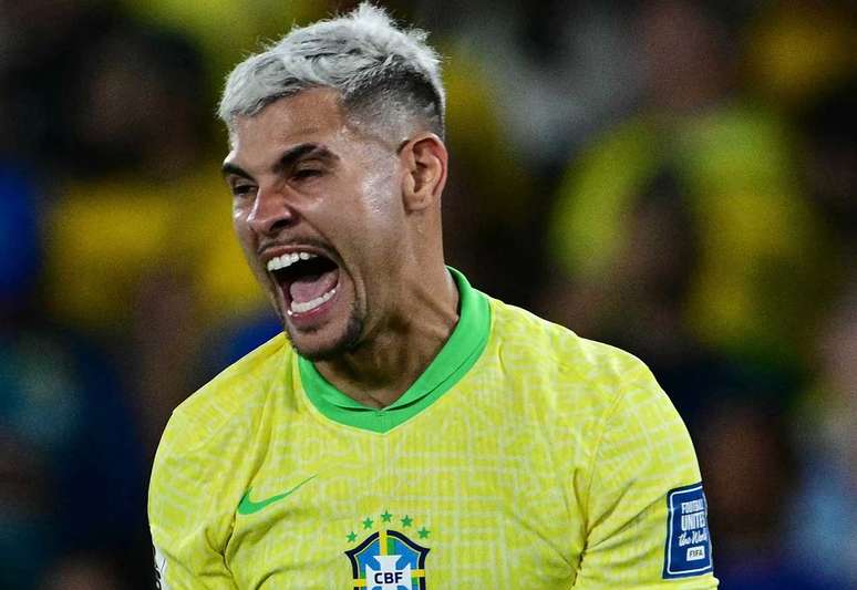 Bruno Guimar&atilde;es vibra com seu gol contra o Chile, no Maracan&atilde; &ndash;