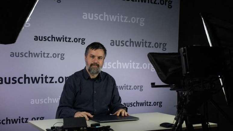 Pawel Sawicki diz que o Memorial de Auschwitz comunicou diretamente à Meta suas preocupações com imagens do Holocausto geradas por inteligência artificial