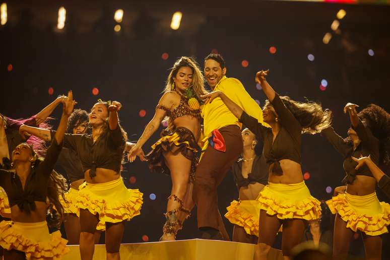 Karol G durante show no intervalo da NFL no Brasil