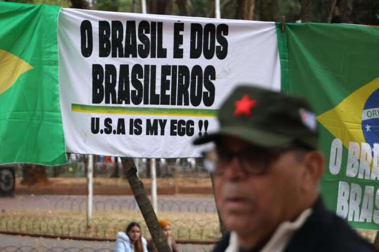 Faixa a favor da soberania brasileira exposta no Grito dos Exclu&iacute;dos