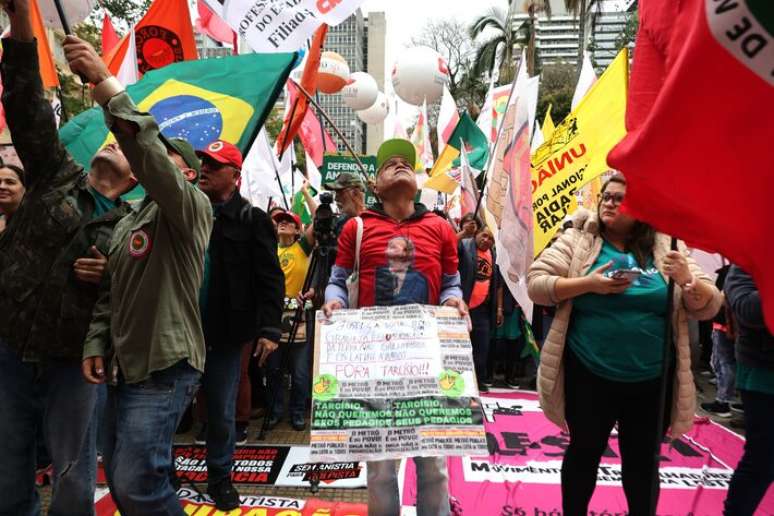 Manifestantes participam do Grito dos Exclu&iacute;dos