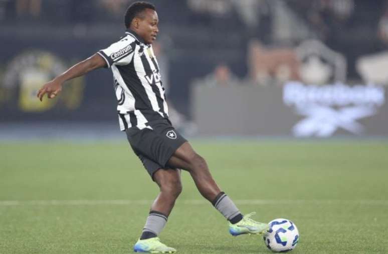 Nathan Fernandes, by Botafogo, undergoes surgery