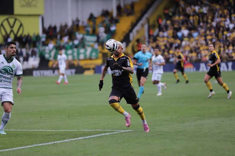 Crici&uacute;ma e Chapecoense mediram for&ccedil;as neste domingo, no Heriberto H&uuml;lse &ndash;