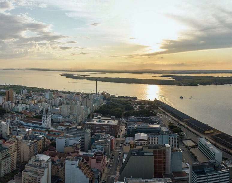 cidade porto alegre orla do gua&iacute;ba gasometro centro edif&iacute;cio