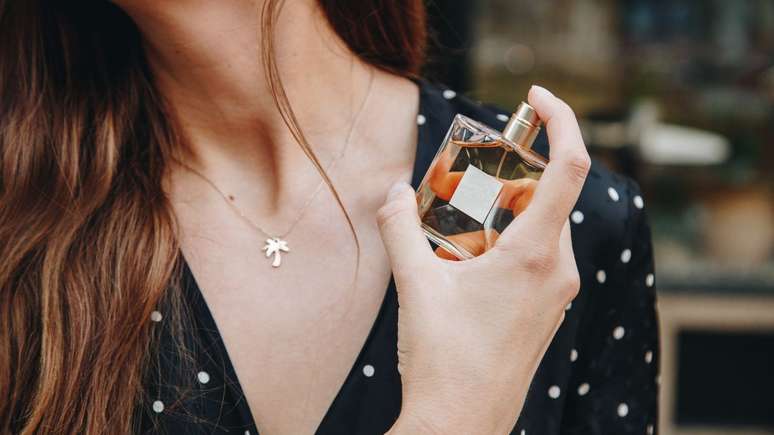 Learn to make the perfume last more in the body with these suggestions