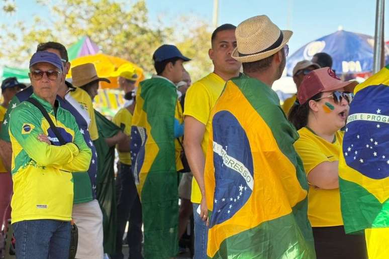 Apoiadores de Bolsonaro participam de ato em Brasília neste domingo, 7