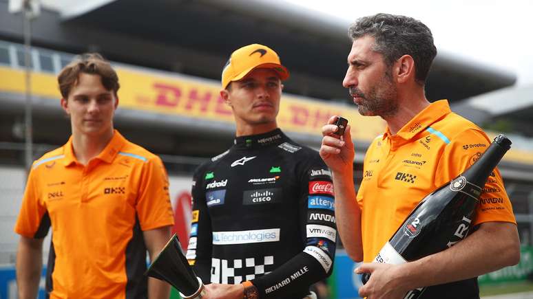 foto: Oscar Piastri, Lando Norris e Andrea Stella durante Gp em 2024 
