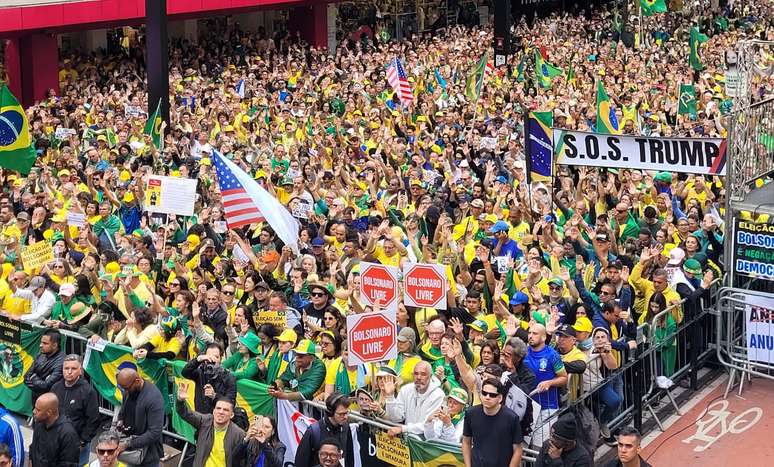 Ato pr&oacute;-anistia na Avenida Paulista re&uacute;ne 42,2 mil pessoas, calcula monitor da USP