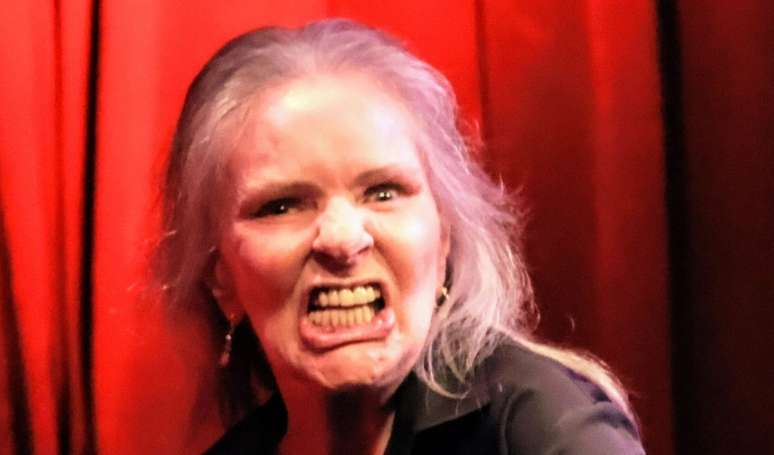 “Stop immediately”: at 71 years old, Angela Ro Ro was accused of emotional abuse by ex -girlfriend for 5 decades younger