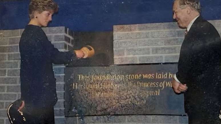The time capsule buried by Princess Diana in 1991 was opened; I wait The time capsule buried by Princess Diana in 1991 was opened; I wait