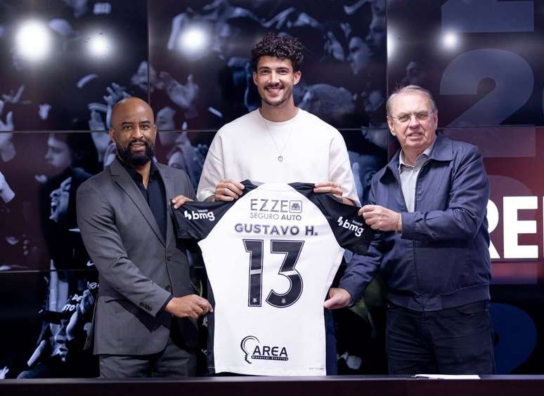 Corinthians renova contrato com Gustavo Henrique &ndash;