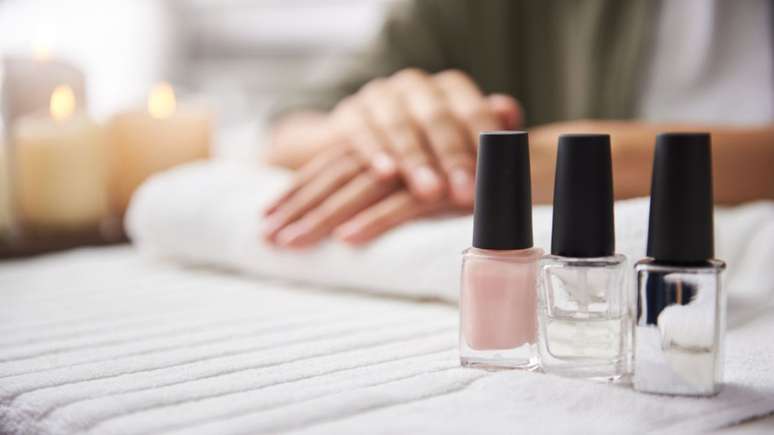 Beyond the aesthetics! Other uses of transparent nail polish in every day