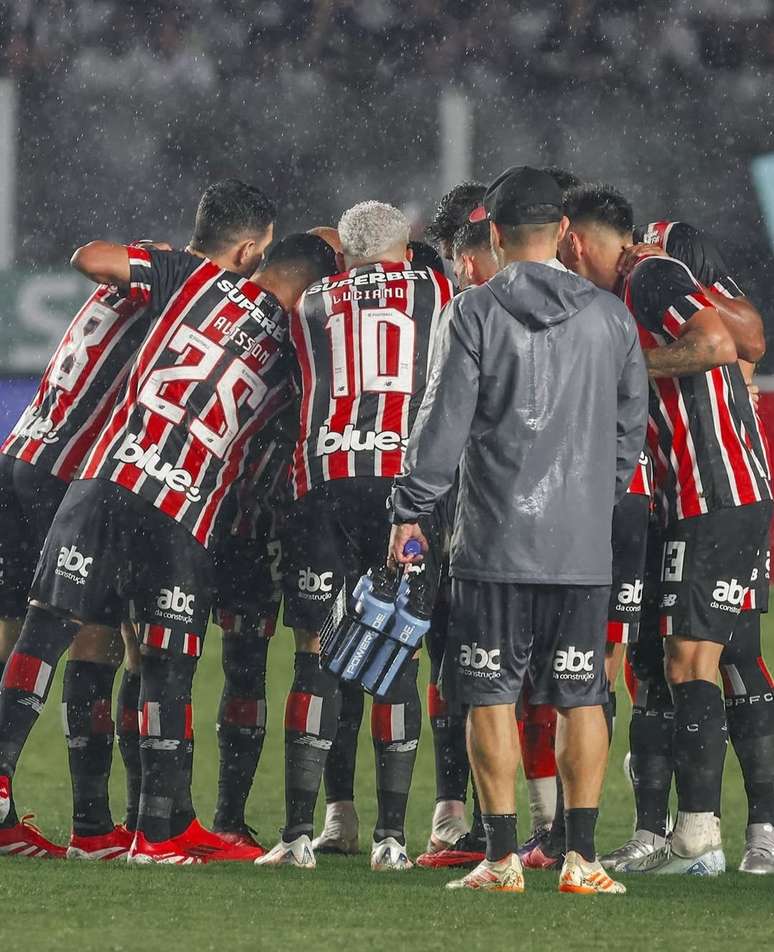 S&atilde;o Paulo sai derrotado no cl&aacute;ssico contra o Santos (Photo by Rubens Chiri)