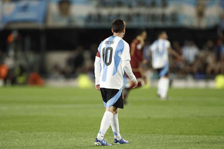 Messi &eacute; desfalque na Argentina contra o Equador &ndash;