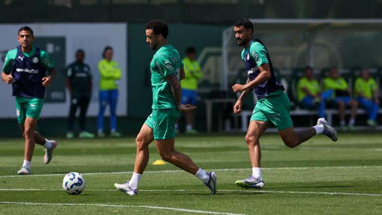 O jogador Felipe Anderson, da SE Palmeiras, durante treinamento, na Academia de Futebol. 