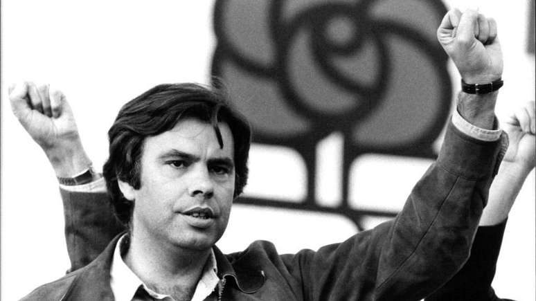 Em outubro de 1982, o Partido Socialista de Felipe González venceu as eleições espanholas, com um programa que incluía a suspensão da construção de usinas nucleares no país