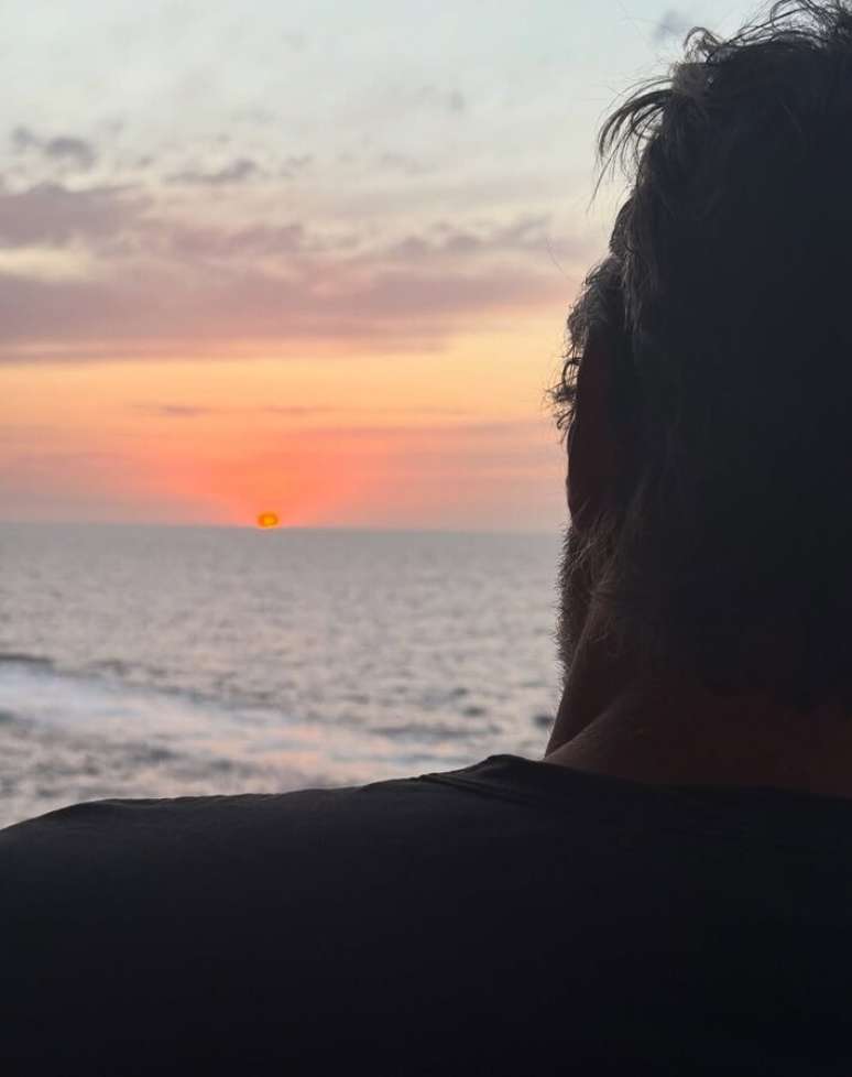 Jennifer Aniston compartilhou discretamente uma foto de Jim Curtis em seu &aacute;lbum de ver&atilde;o no Instagram